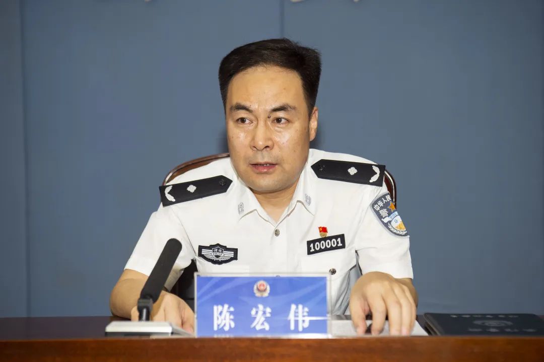 会上,崔大平同志宣读了省市委关于陈宏伟同志任职决定,陈宏伟同志任市