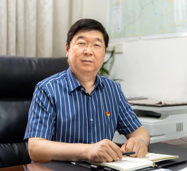 李飞西安市雁塔区燎原小学校长贾博延安大学附属中学校长黄巨国商洛市
