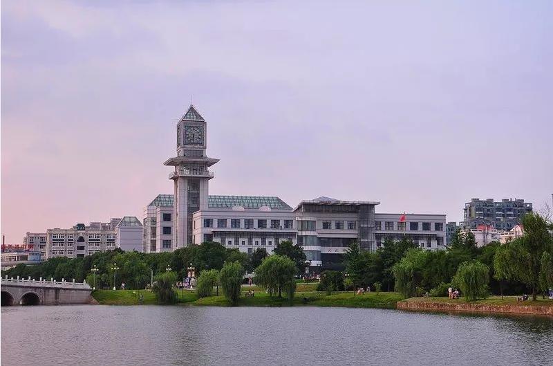 校园里的红色百年中原大学为党而生走向人民需要的地方