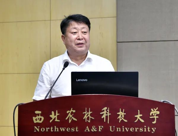 年7月1日,张涌院士任党支部书记,刘军教授和苏建民教授先后任副书记