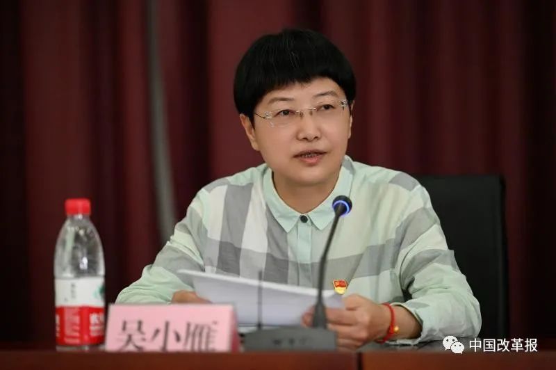 直击致敬中国改革报举行光荣在党50年纪念章颁发仪式