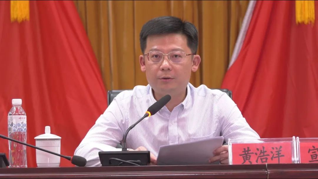 黄浩洋到县职校开展党史学习进校园宣讲暨思政课授课