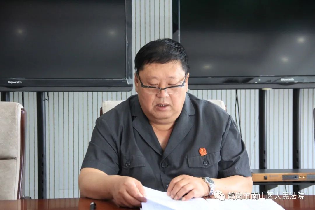 会上,院党组成员,政治部主任运忠树传达全市,全区政法队伍教育整顿