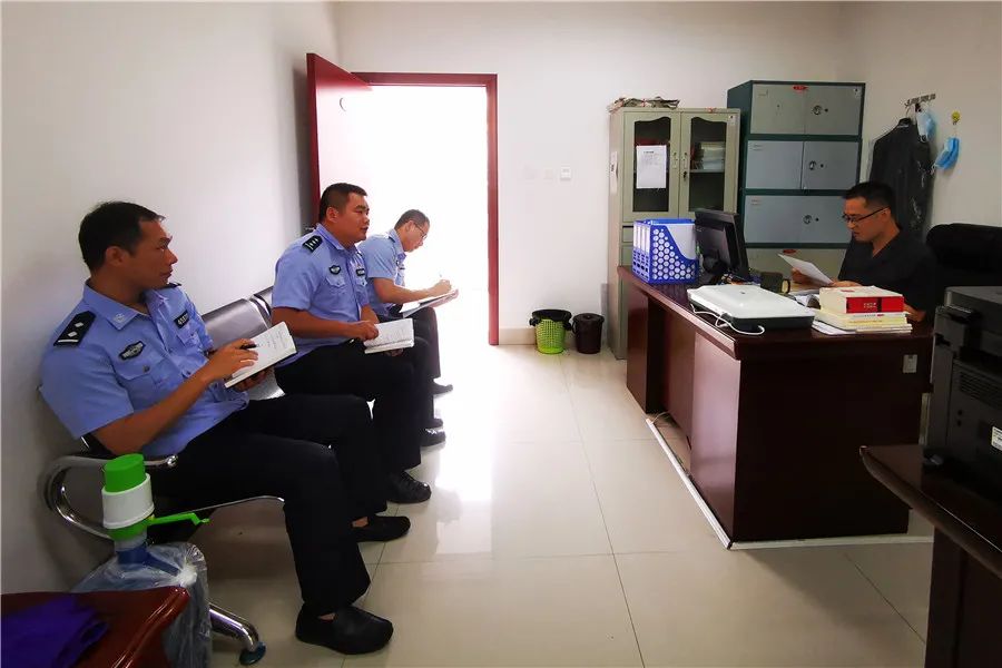 综合办公室等多部门开展了关于涉诉信访工作研讨会议,并形成了《桂平