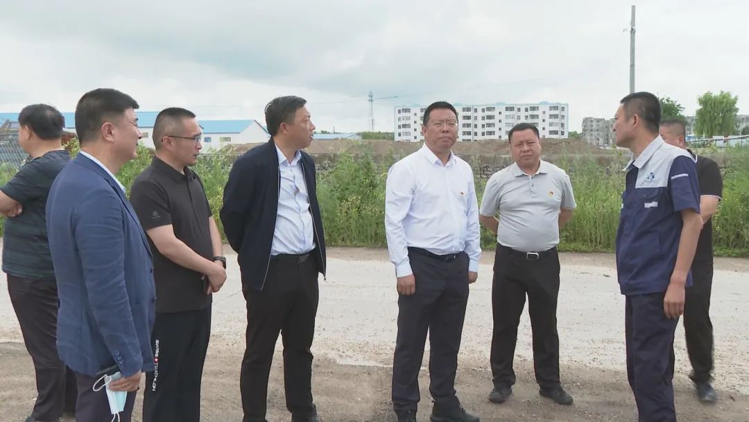 温和深入拉哈镇现场办公推进项目建设