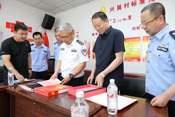 日前,齐齐哈尔市公安局党委副书记,常务副局长郭勇胜带队赴克东县
