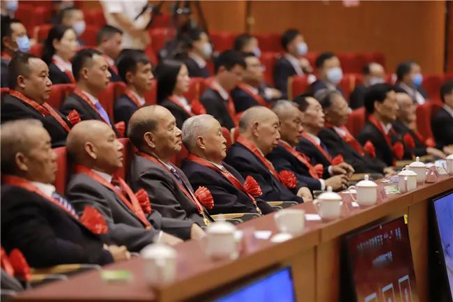 时政|关岭组织参加全市庆祝建党百年"七一"表彰大会