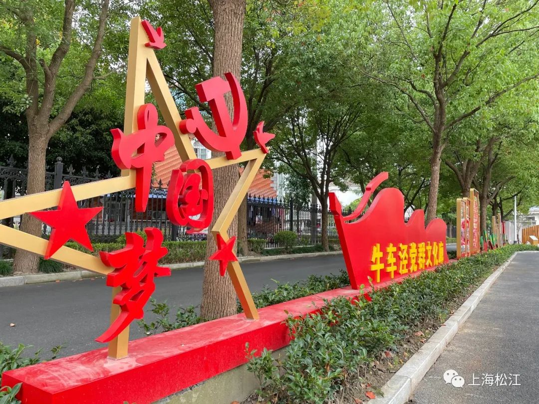 红松江这个小区多了一道特别的围墙