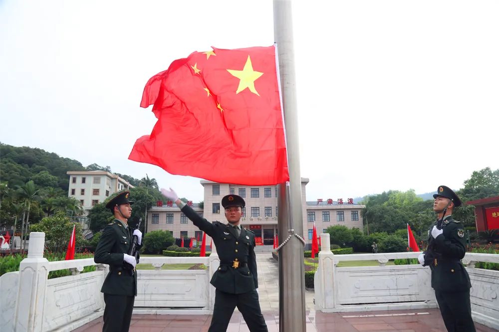 致敬百年 | 海防线上党旗高高飘扬!