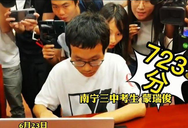 “乡下土猪”张锡锋高考分数曝光,这次可以拱城里白菜了吗?_澎湃号·媒体_澎湃新闻-The Paper