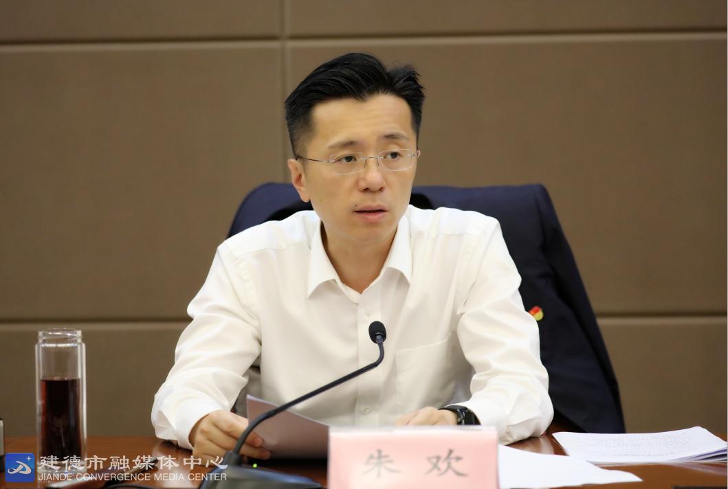 市领导富永伟,吕平,俞伟,朱春根,夏喜生,王伟出席会议.