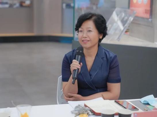 青年教师代表康蕾,蔡昊坤,李展,董焕琴,刘畅以及学生代表魏婧婧发言薪