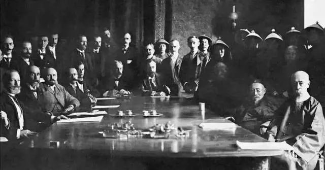 1901年,清政府签订了丧权辱国的《辛丑条约》