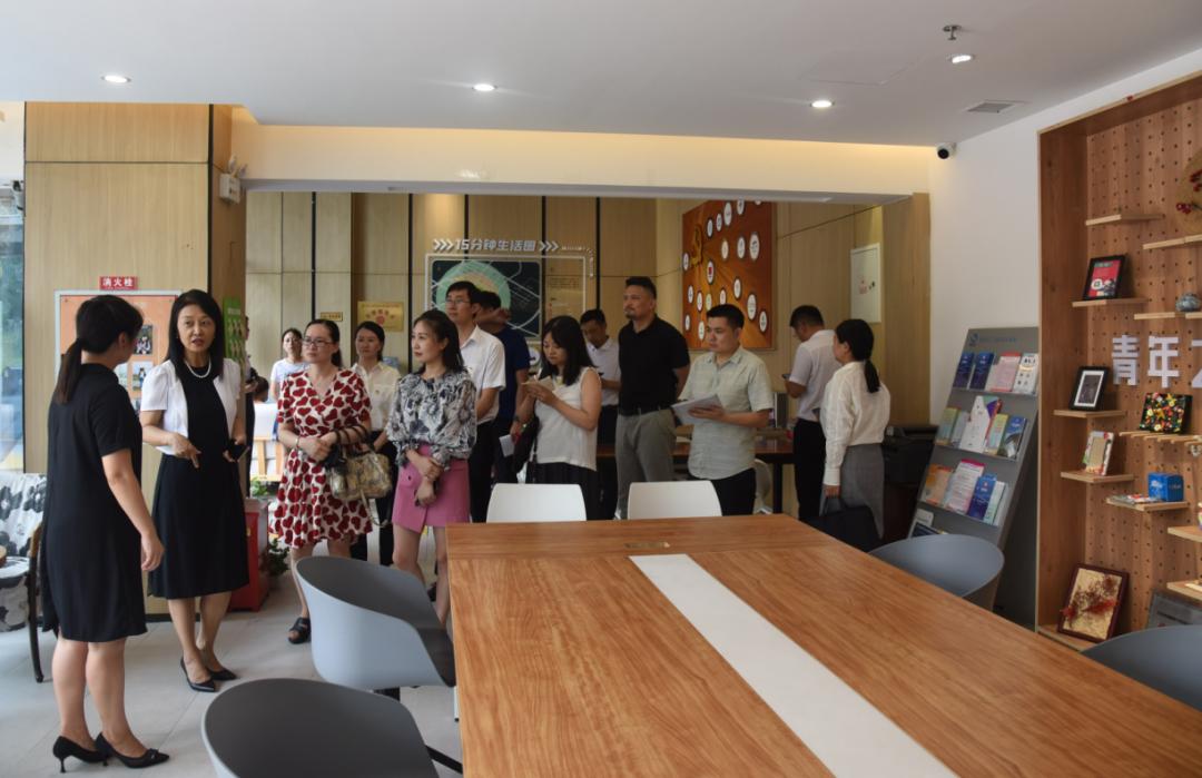 她头条区政府副区长区妇儿工委主任文华调研儿童友好社区创建工作