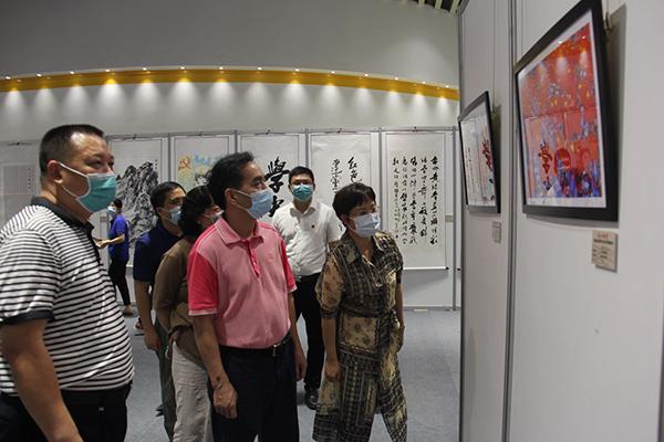 自治区政协原副主席黄道伟到广西科技馆参观调研_澎湃号·政务_澎湃新闻-The Paper
