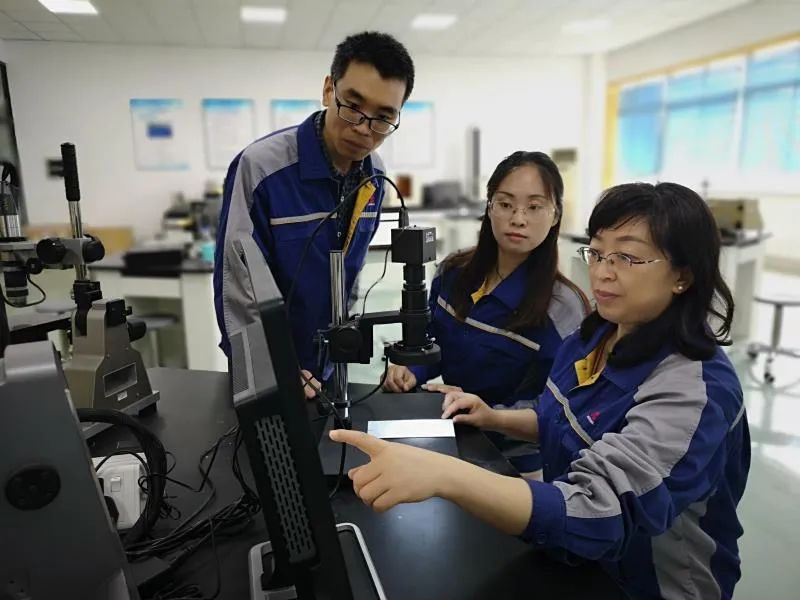 马钢高炉穿上自产新型彩涂"新衣"