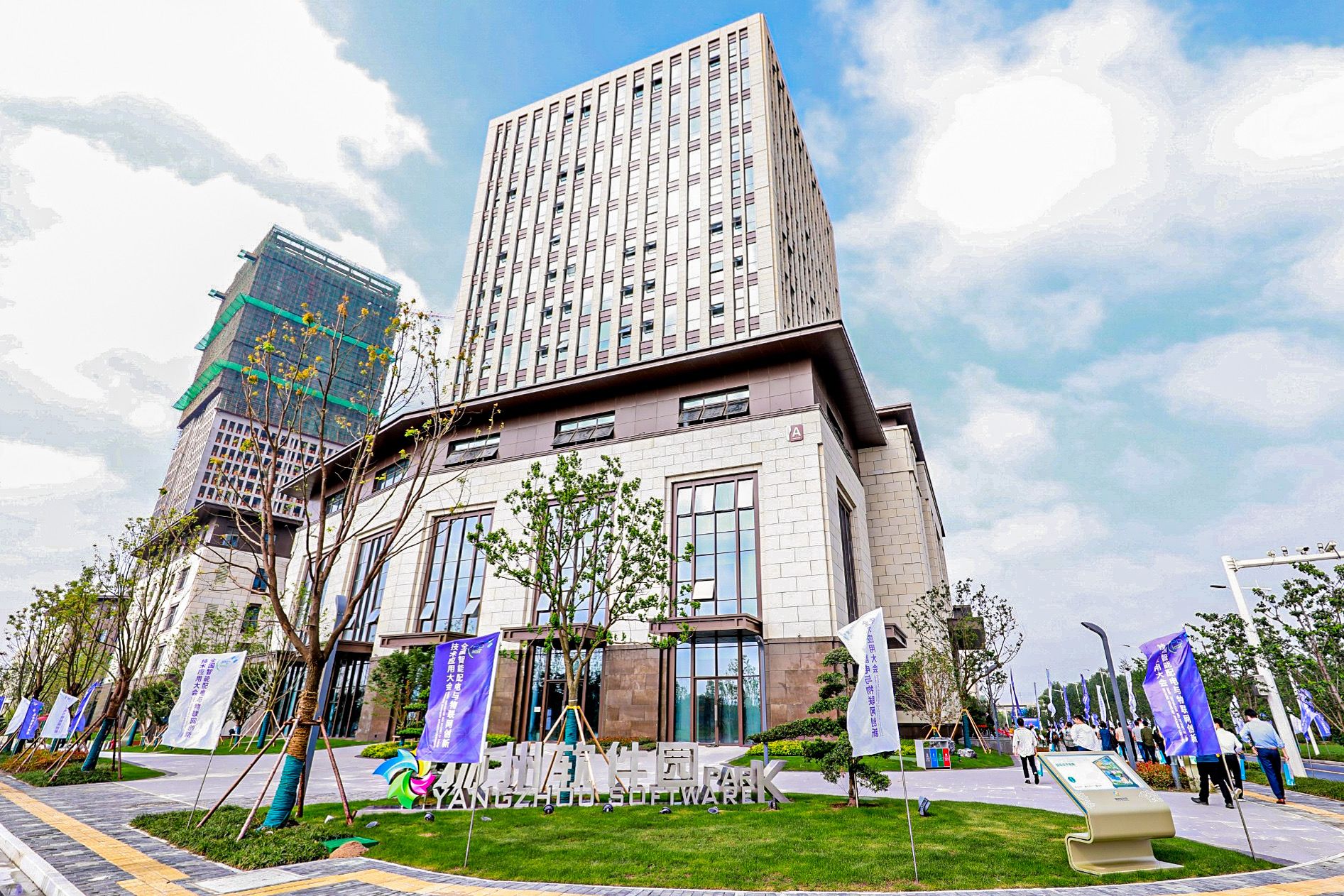 江苏扬州新城市中心这样拴住人心