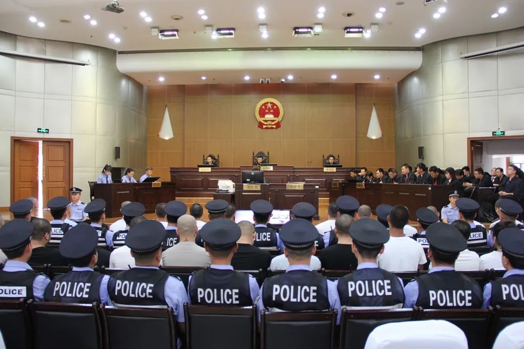 保证了两级法院在疫情形势下换押,提审,律师会见和庭审的顺利进行,两