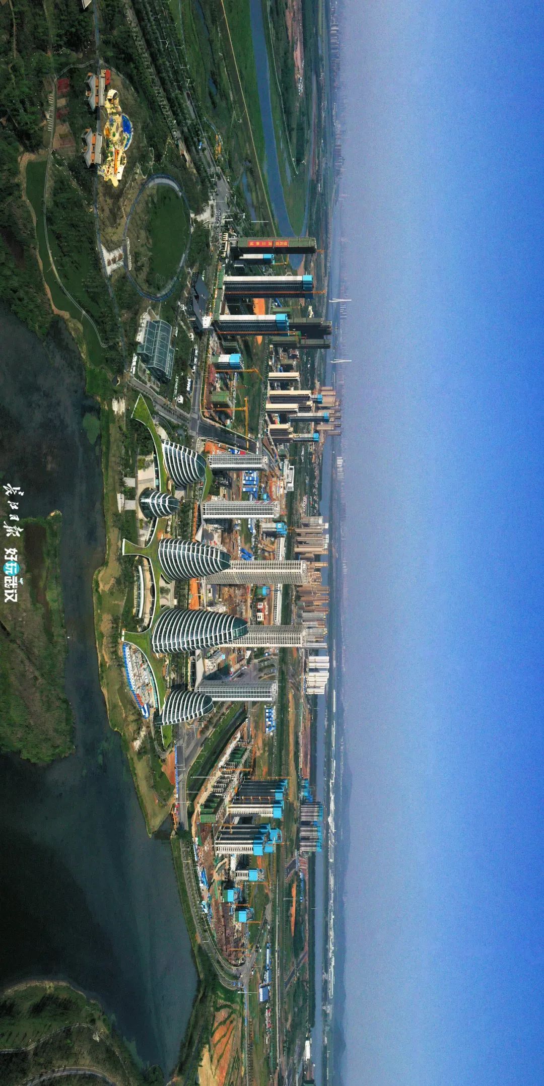 "春笋项目是智慧生态城的"中心之心",远观犹如五座相互掩映的山峰