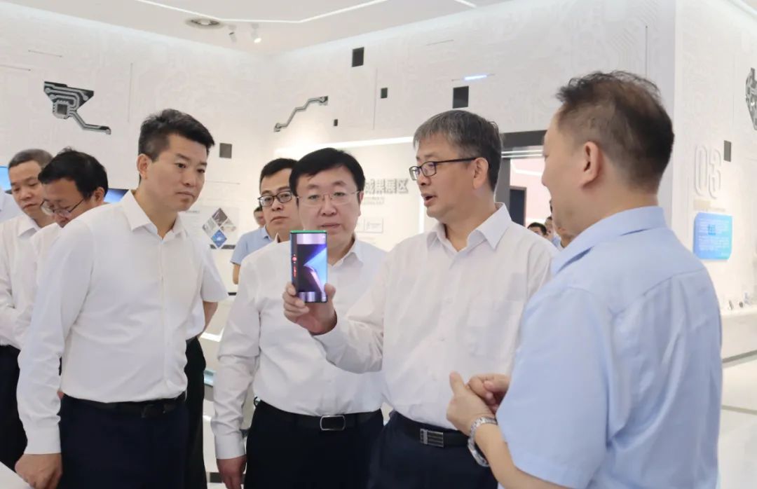 袁洁与安徽省委书记李锦斌省长王清宪座谈共同见证企地双方战略合作