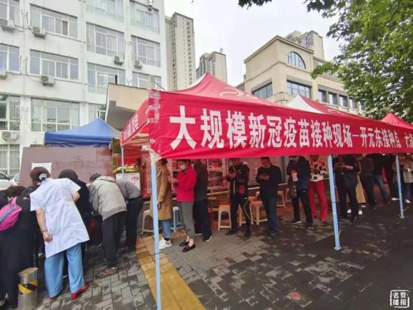 "朱鑫说,为严格落实"外防输入,内防反弹"的防控策略,有效控制和降低