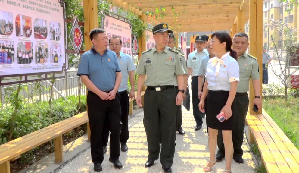 李杏到城关镇检查指导基层民兵建设工作