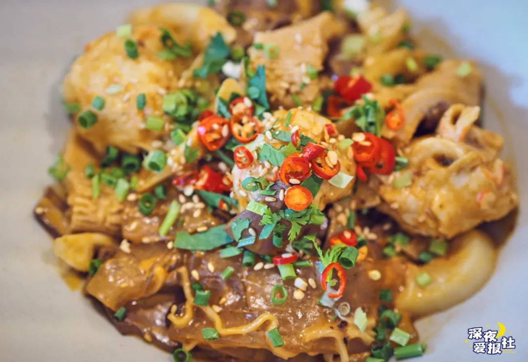 藏在海口侨中里的这家冒菜馆,去得晚可能就没位了