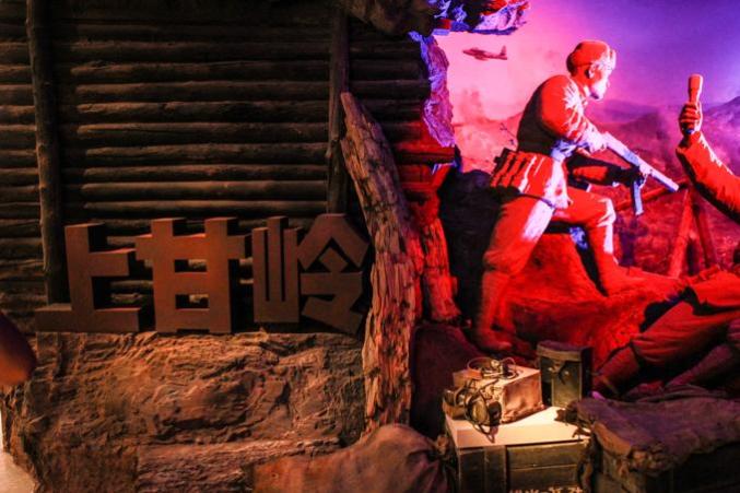是从上甘岭阵地上带回的枯树干,它们存放在中国人民革命军事博物馆中