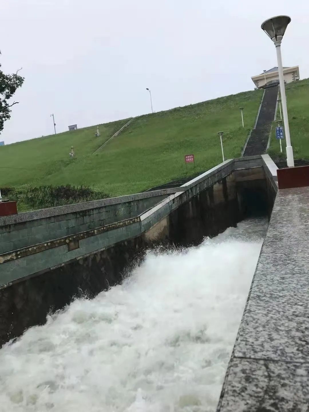 管灣水庫發生超汛限水位洪水,其餘大中型水庫均在汛限水位以下運行