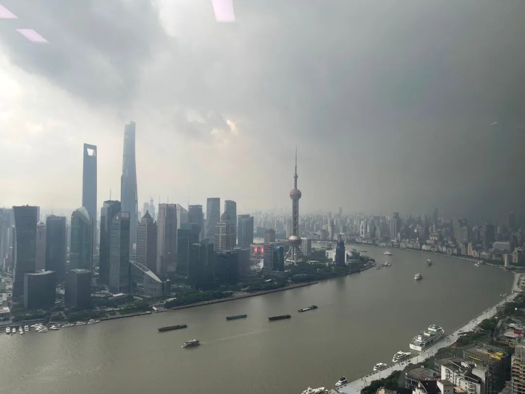 暴雨让上海变“海上”，消防奔赴各处抢险忙 - 封面新闻