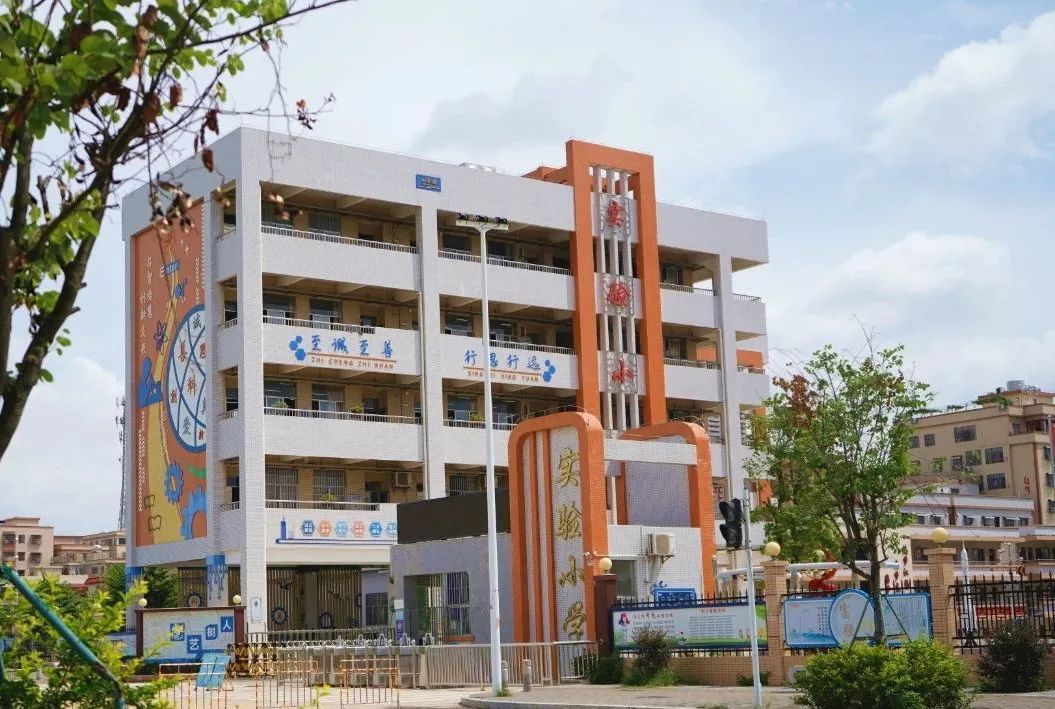 天鹅湾小学教学楼 邱昱 摄故事要从"三二一"工程开始,2016年至2018年