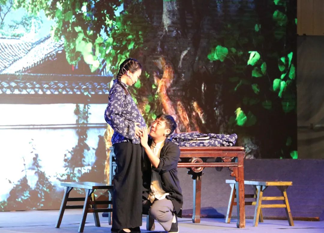 经典红色话剧芙蓉花红走进工厂车间