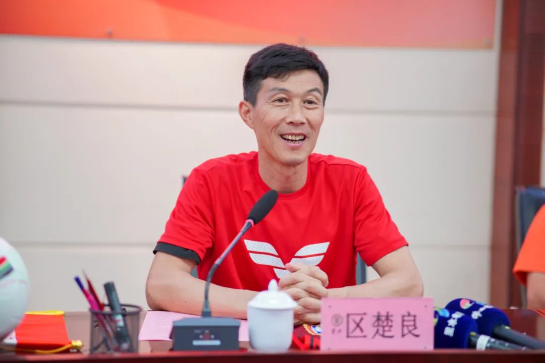 中国国家足球队教练区楚良亲临里水一众足球名宿出谋划策助力里水镇