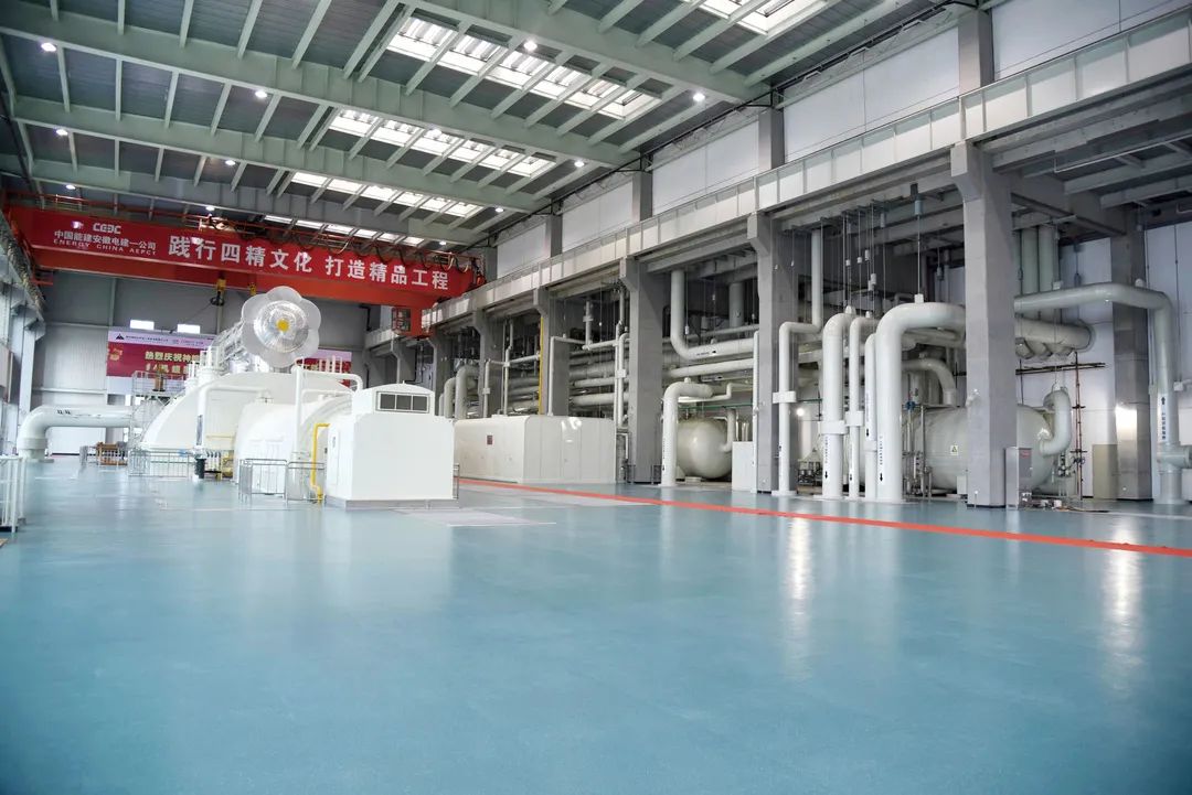 神皖安庆电厂二期百万千瓦发电机组是安徽电建一公司第一次安装196型