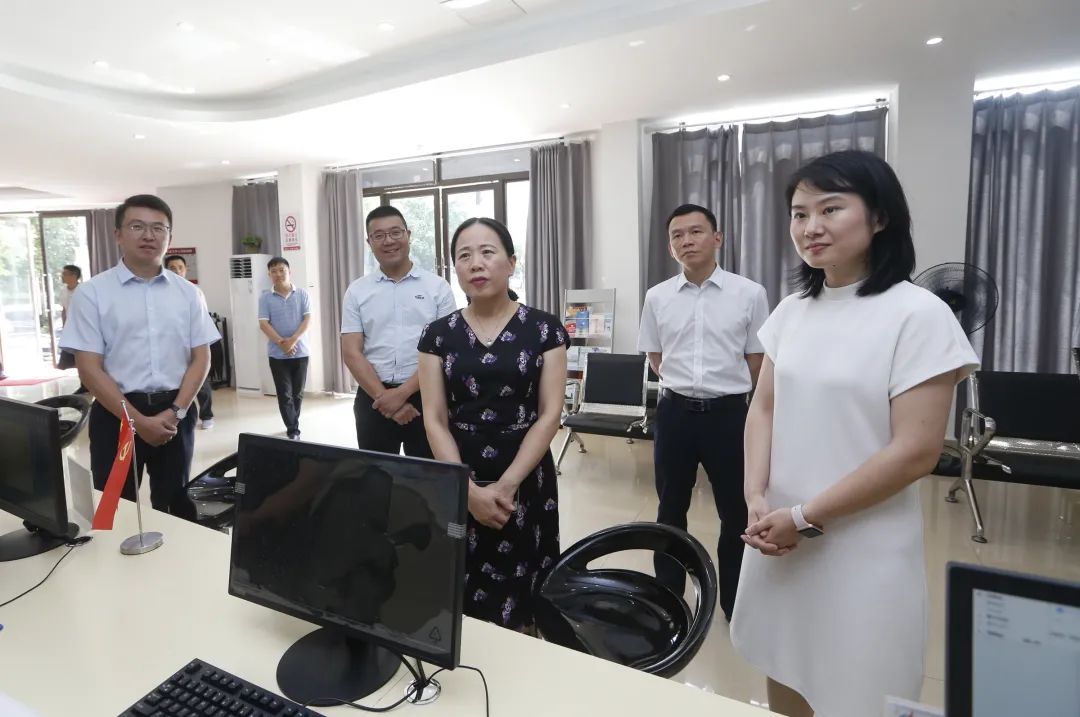 黄小燕赴桃花镇开展调研