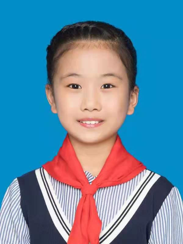 女,10岁,浏阳市教师进修学校附属小学五年级二十九中队少先队员,大队
