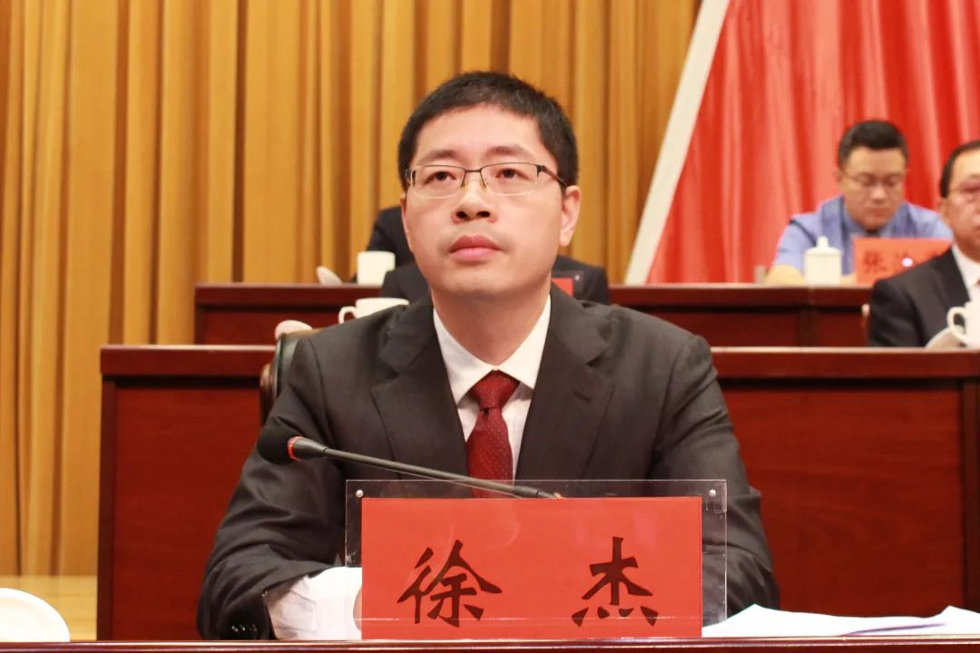 7月3日,西秀区庆祝建党百年"七一"表彰大会在文化中心召开.