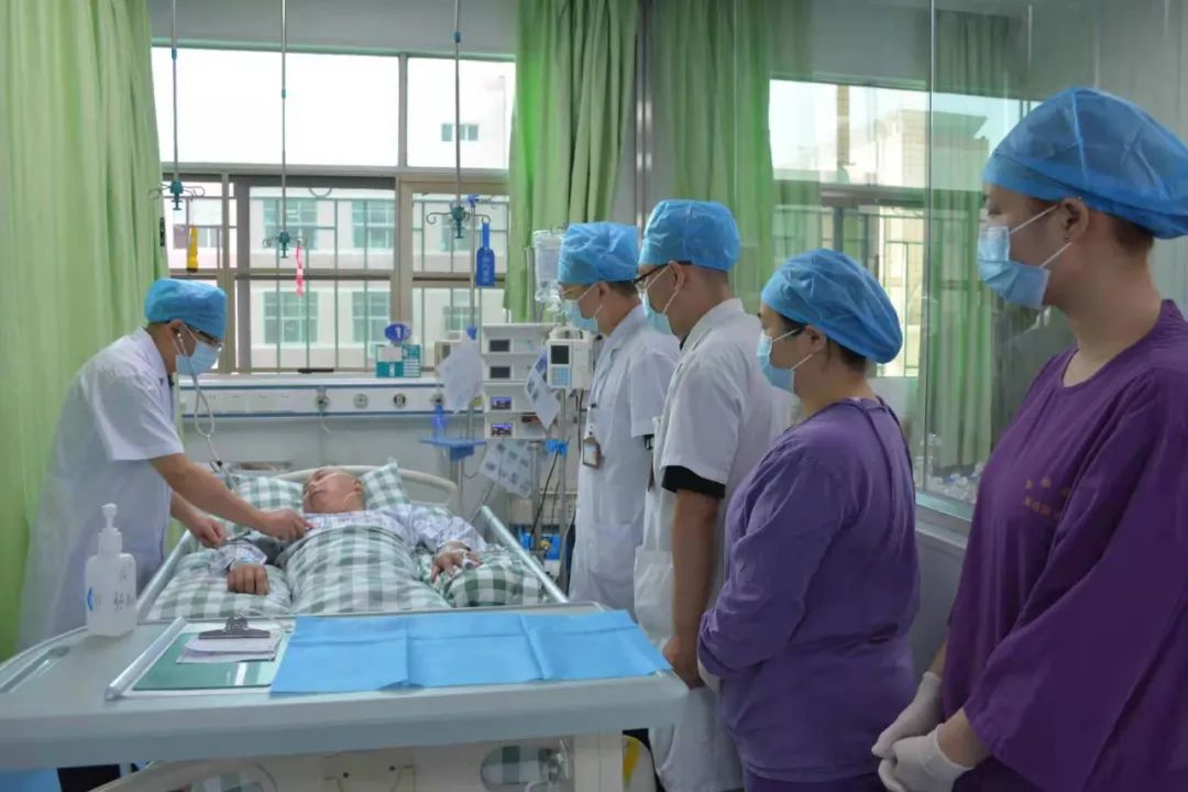 最美医护孟兵成立东莞首个昏迷促醒中心近80位植物人在他手里苏醒
