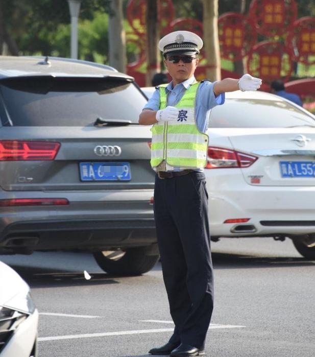 美丽新省城 交警当先行丨烈日炎炎,有你超甜