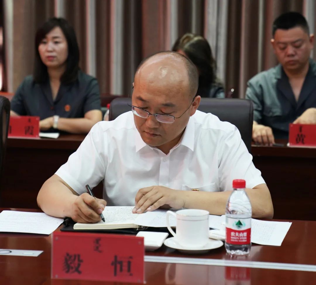 旗委书记王银保调研指导我院工作