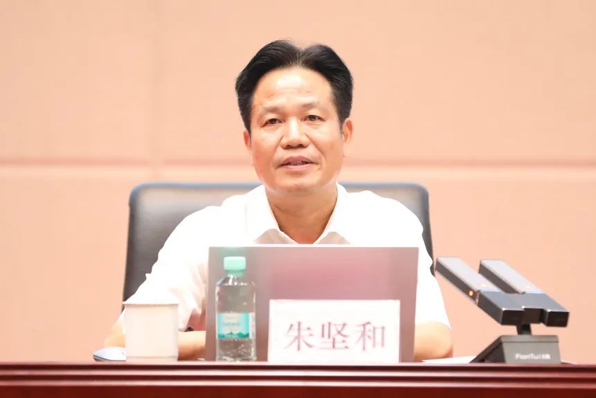 朱坚和为新员工讲述北投故事