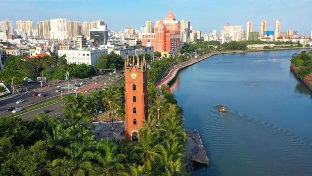 海口钟楼,被列为海口八景之一,是海口的标志性建筑之一,承载着海口