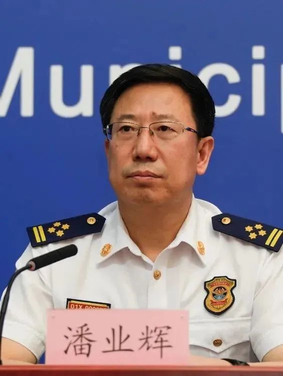 北京市消防救援总队党委书记,政治委员潘业辉:记者提问:消防救援人员