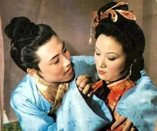 凤姐对封建男权的抵制与反抗