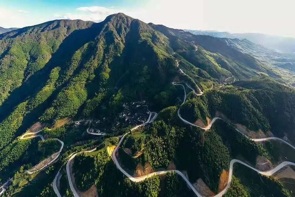 景宁山路自驾行人少景美