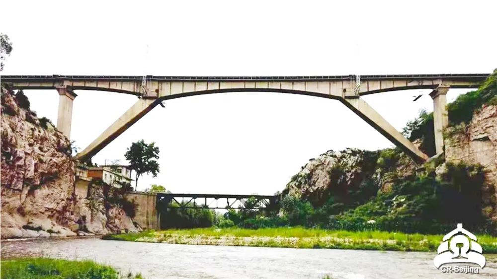 构桥一桥连着两县架在崇山峻岭间让邯郸至长治间铁路线路畅通无阻方便