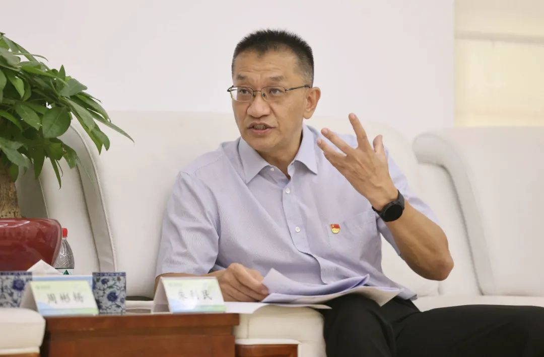 街道党工委书记朱利民