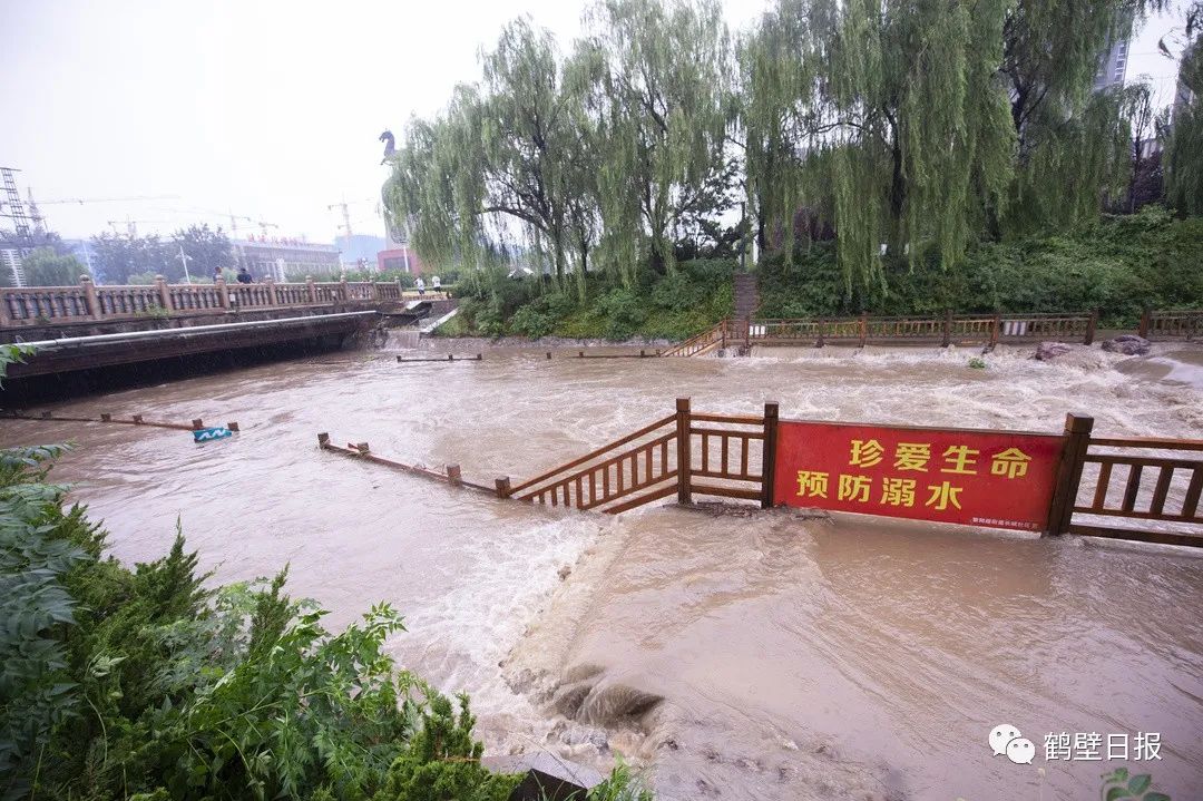 河南鹤壁大雨图片