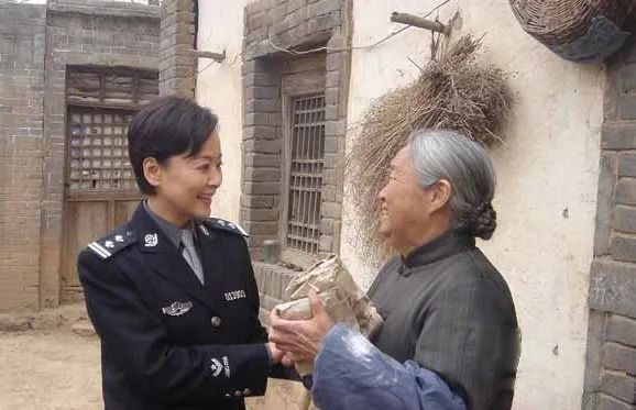 【英模学习教育】鼓楼法院组织观看英模事迹片《任长霞》