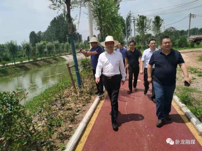 卧龙区委书记高贤信深入南阳市第十三完全学校调研